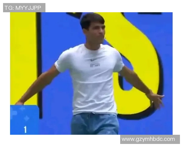 足球明星展现坚毅眼神的瞬间捕捉与背后故事解析